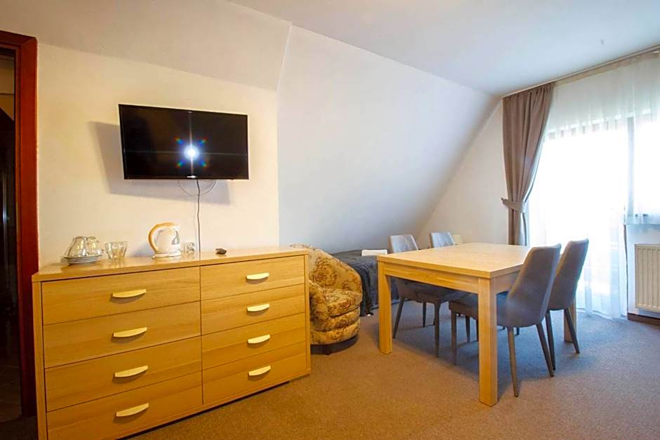 Willa Stożek, 50 m od term i wyciągów narciarskich