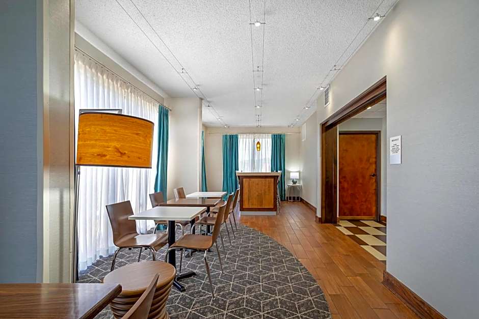 Clarion Pointe Cherokee