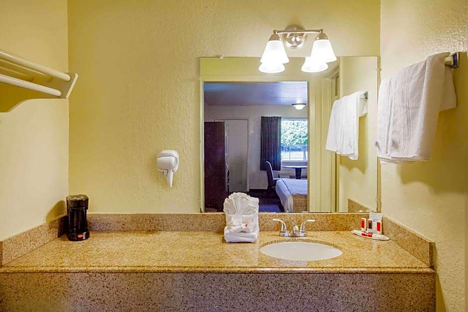 Travelodge by Wyndham Houston Hobby Airport