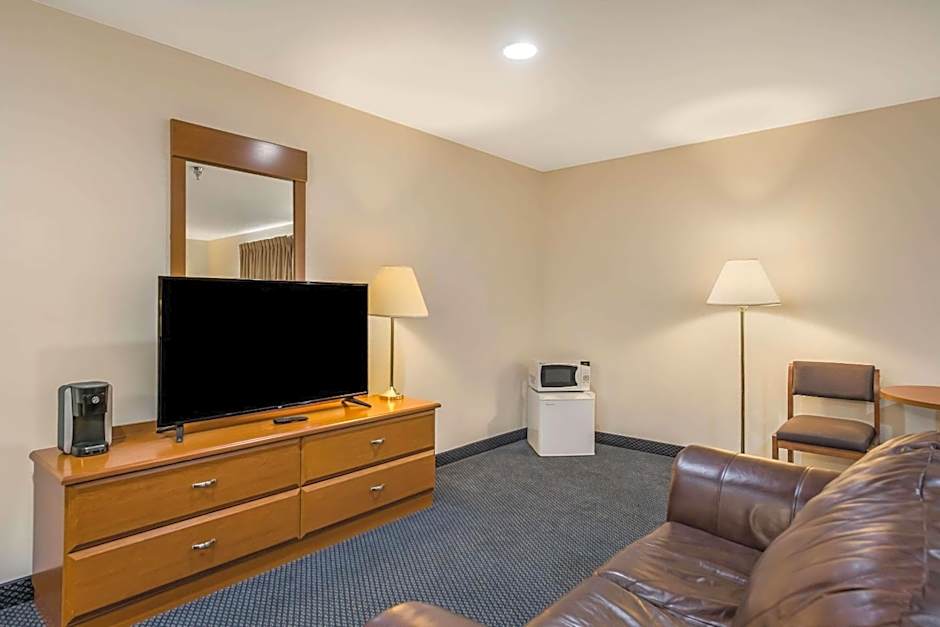 EconoLodge by Choice Hotels - Rice Lake