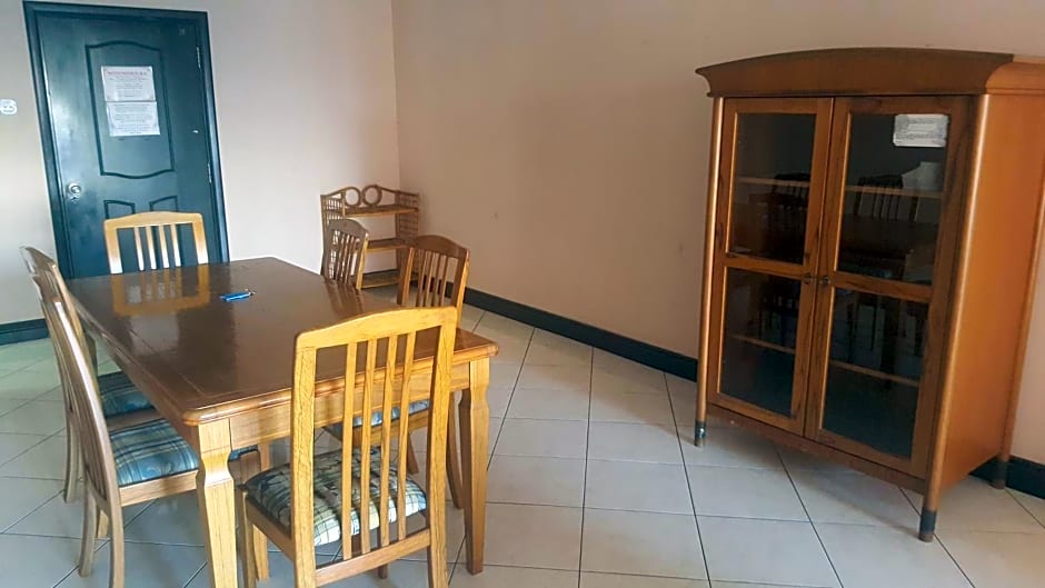 Homestay Marina Court Resort