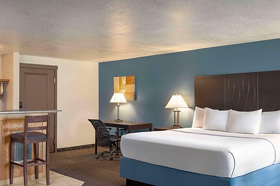 AmericInn by Wyndham La Crosse Riverfront-Conference Center