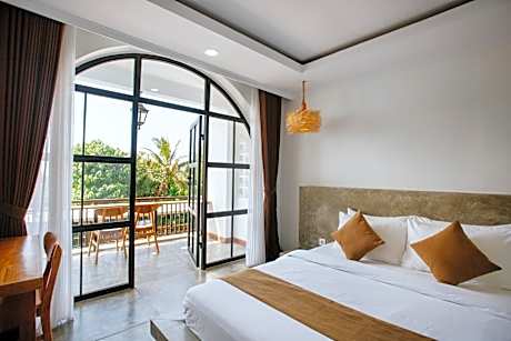 Deluxe Double Room with Balcony