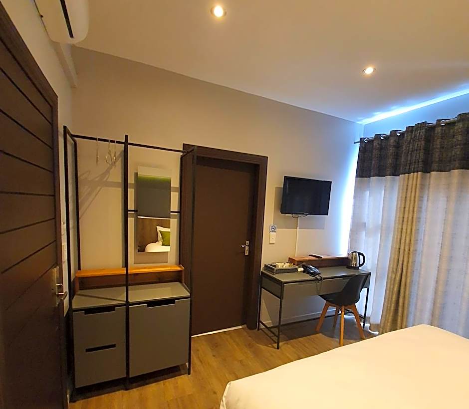 La Orchard Hotel