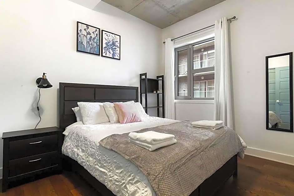 Rozenhaus Montreal Hotel