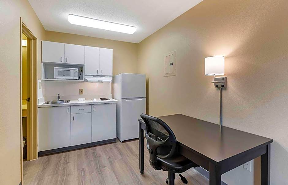 Extended Stay America Select Suites - St. Louis - Westport - East Lackland Rd.