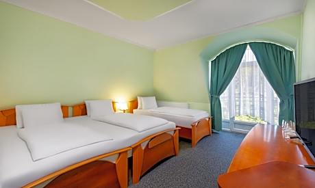 Economy Triple Room