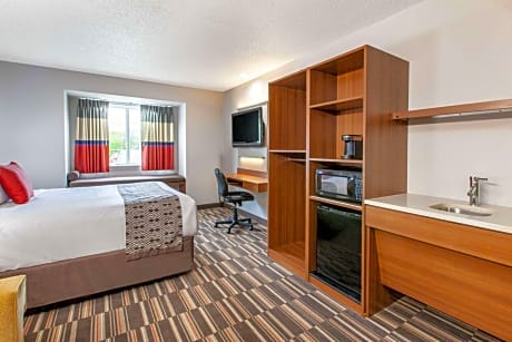 Microtel Inn & Suites by Wyndham Pittsburgh Airport