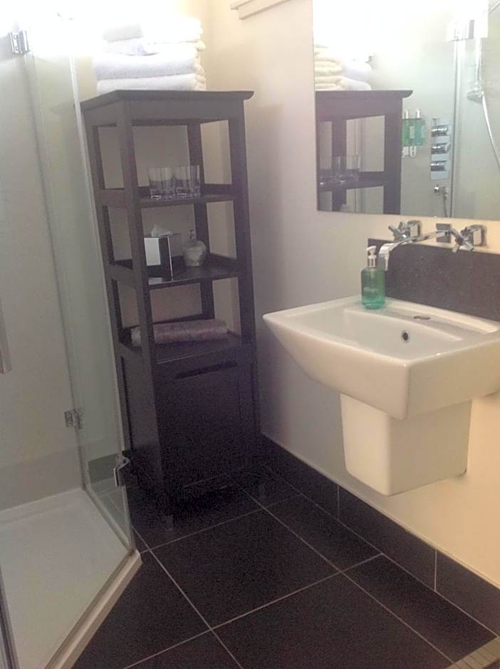 Quinlan & Cooke Boutique Townhouse and QCs Seafood Restaurant