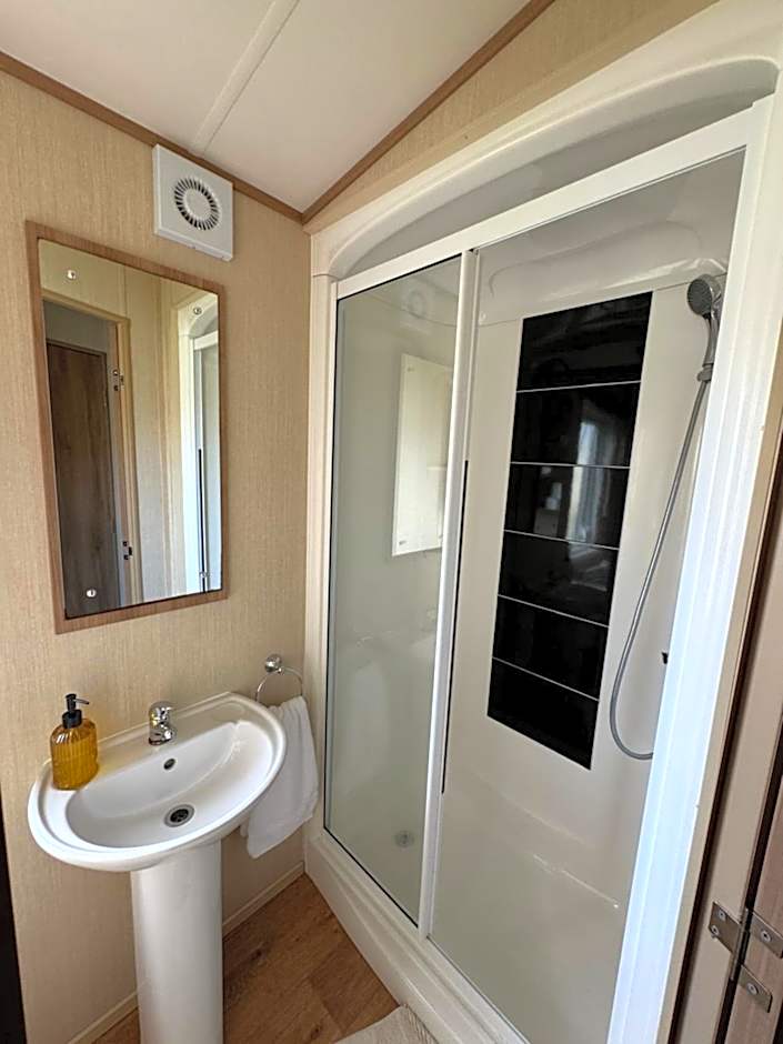 Hot tub retreat at Tattershall Lakes