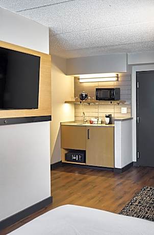 Double Room with Two Double Beds and Sofa bed - High Floor