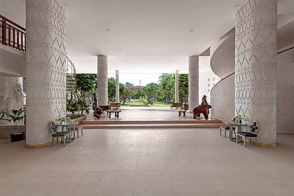 Tropicana Hotel (SHA Extra Plus)