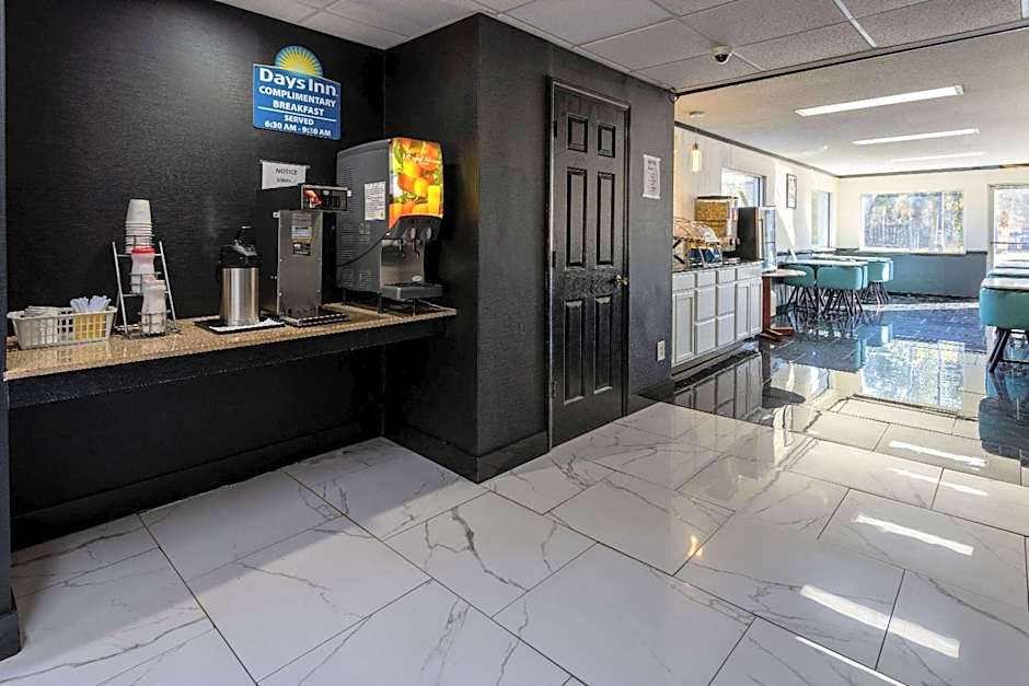 Days Inn by Wyndham Columbia