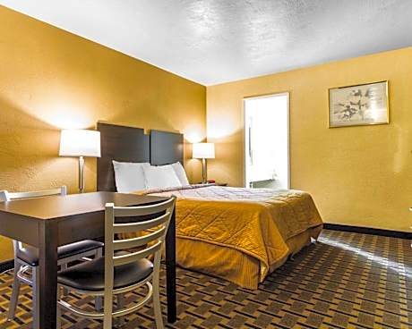 1 Queen Bed, Nonsmoking