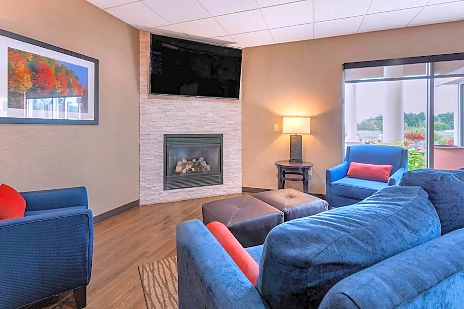 Comfort Suites Escanaba West