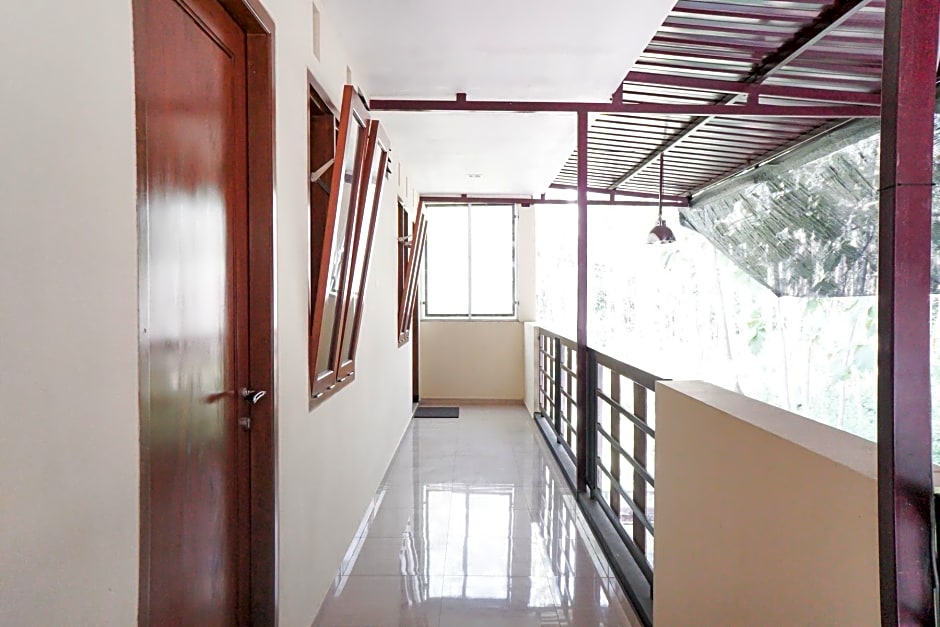 RedDoorz Syariah near Exit Tol Malang