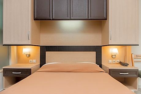 Single Room with Mountain View