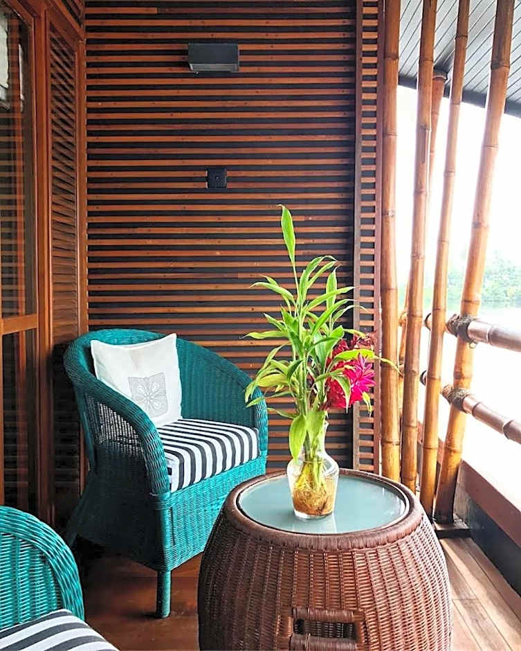 Yathra Houseboat