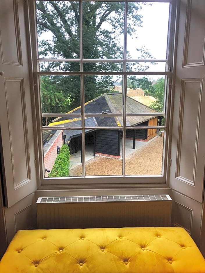 Somerleyton Meadows - The Hideaway Hut & Hot Tub