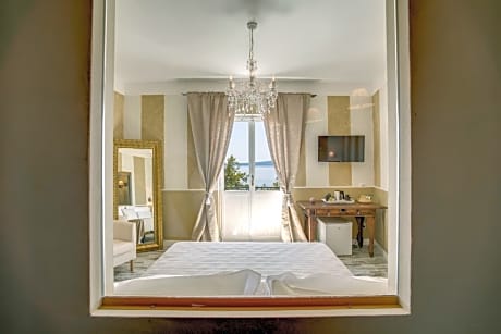 Junior Suite with Balcony and Lake View