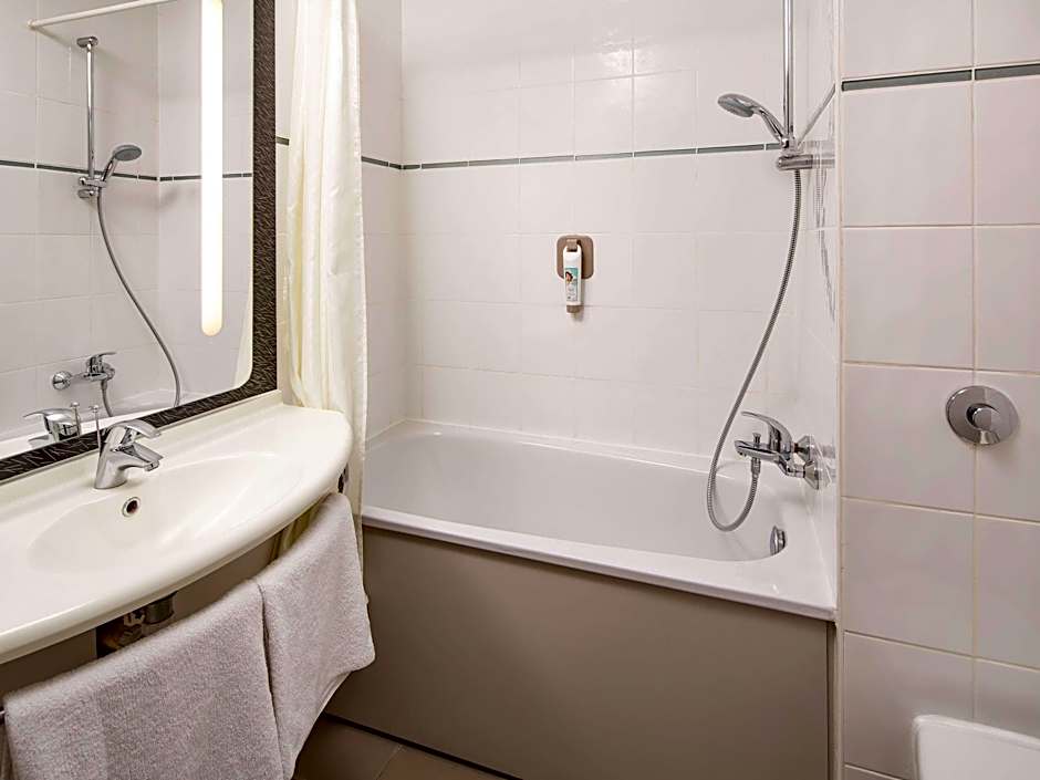 Photo 1 of 4 of Standard 1 Double Bed, Harbor View