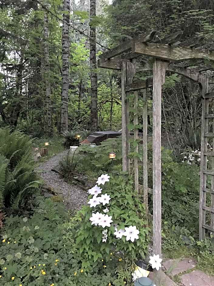 Mountain Meadows Inn & Chalet Suites