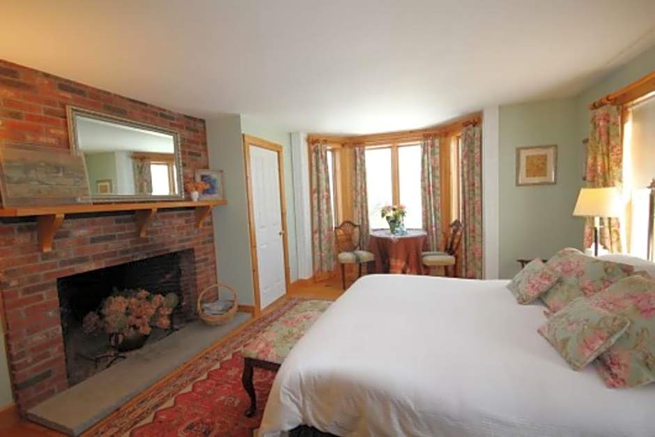 Highland Lake Inn