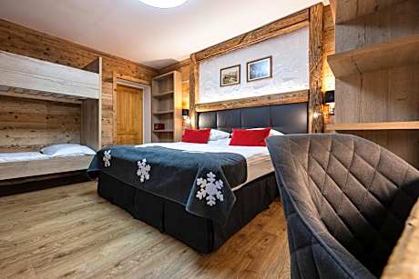 Double Room with two Extra Beds