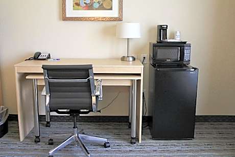 Standard King Room with Mobility Accessible Tub