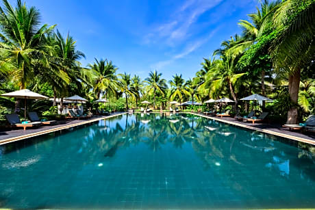 Royal River Kwai Resort & Spa