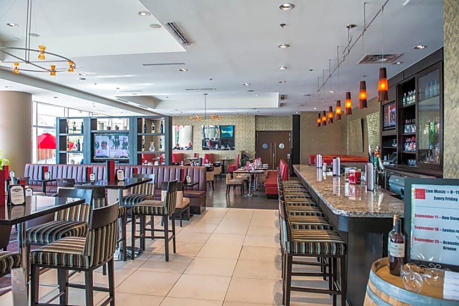 Pinnacle Hotel At The Pier