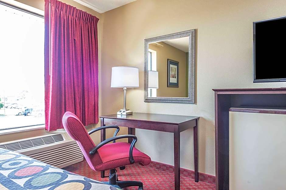 Super 8 by Wyndham Troy IL/St. Louis Area