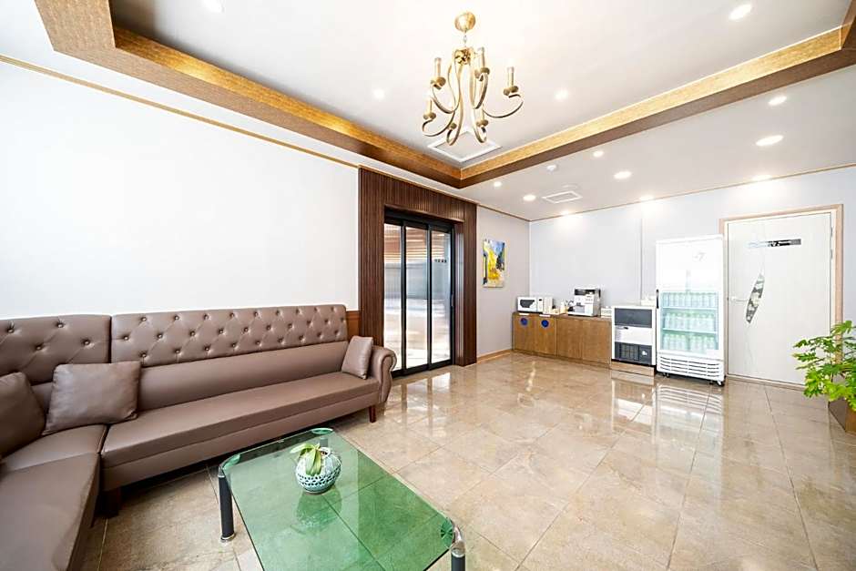 The 7 Business Hotel