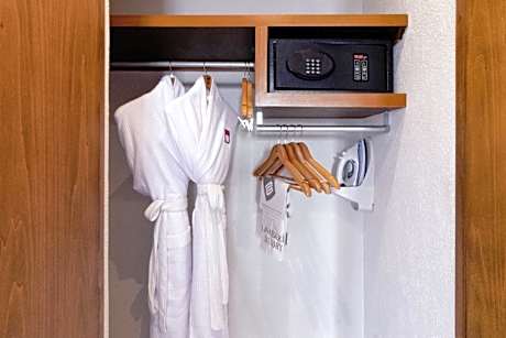 Junior Suite with Breakfast Buffet for 2 Adults