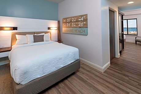 Queen Suite with Two Queen Beds, Bay View and Bathtub - Mobility Access