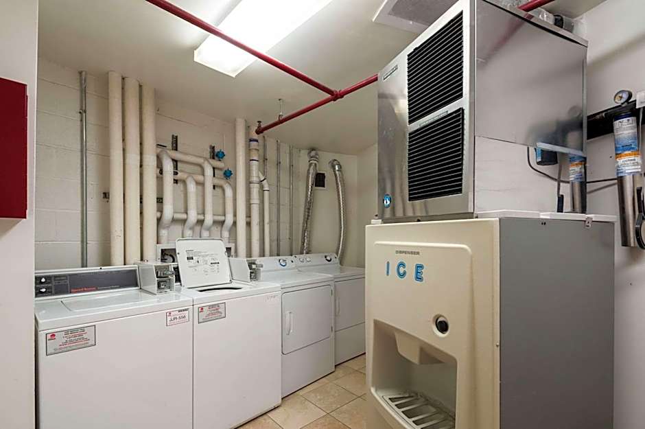 Clarion Collection Arlington Court Suites Hotel