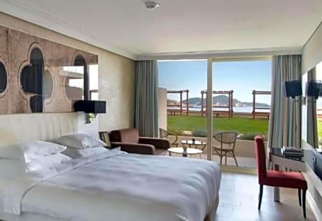Superior Double Room with Garden View and Partial Sea View