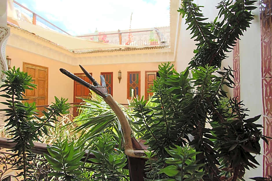 RIAD MAKENE MOUCHKILL