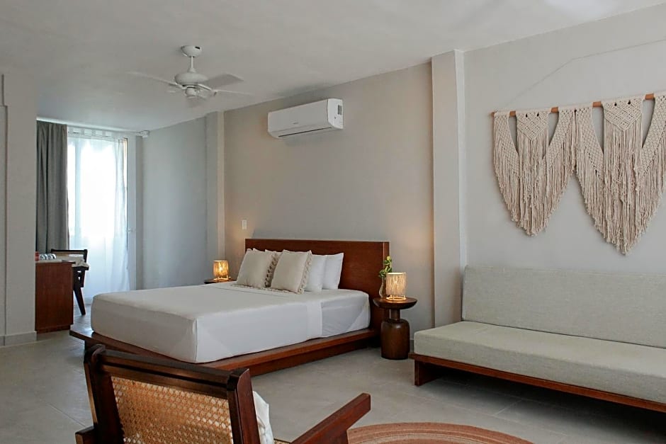 Noah Beach Hotel & Suites