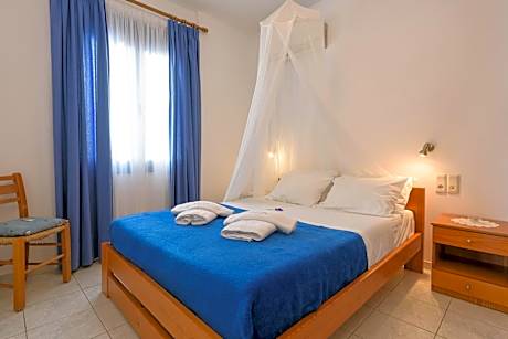 One-Bedroom Deluxe Apartment