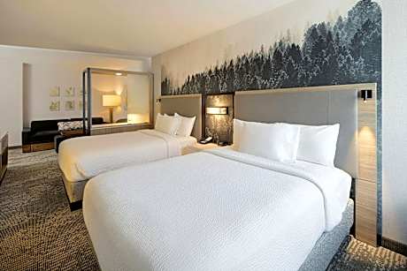 Queen Suite with Two Queen Beds, Bathtub and Trundle Sofa - Mobility Access/Hearing Accessible