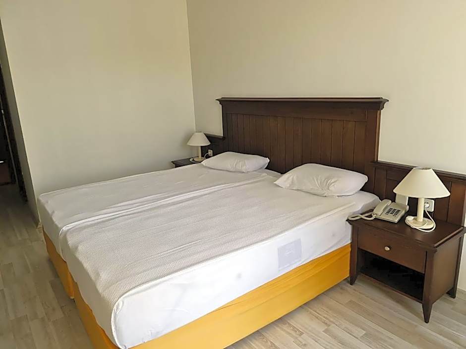 Side Palm D'or Hotel