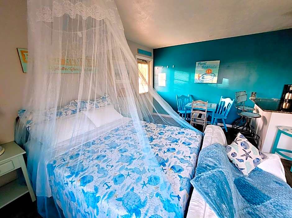 Searenity, Waterside studio in the heart of Treasure Island, walk to beach