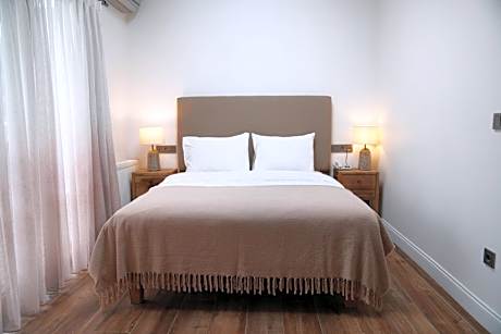 Deluxe Double Room with Bath