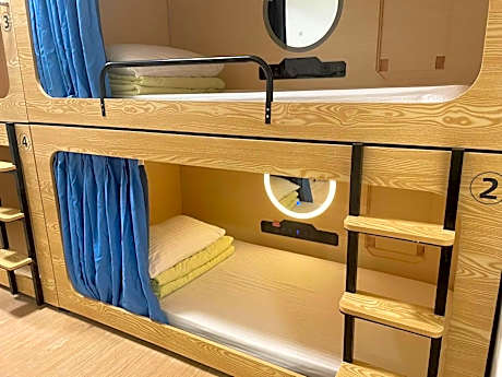 Bed in 10-Bed Mixed Dormitory Room