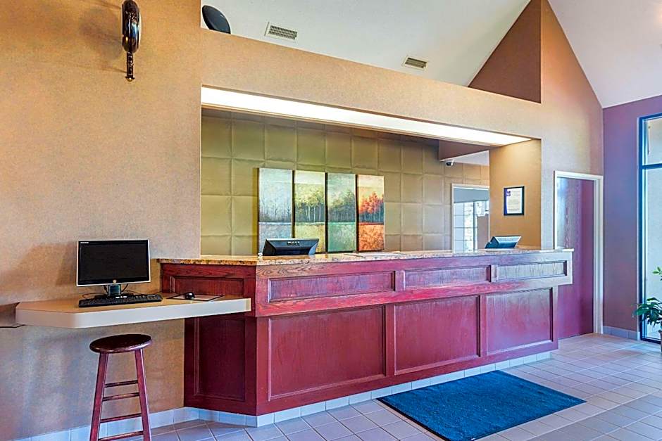 Sleep Inn & Suites Bay View Acme - Traverse City