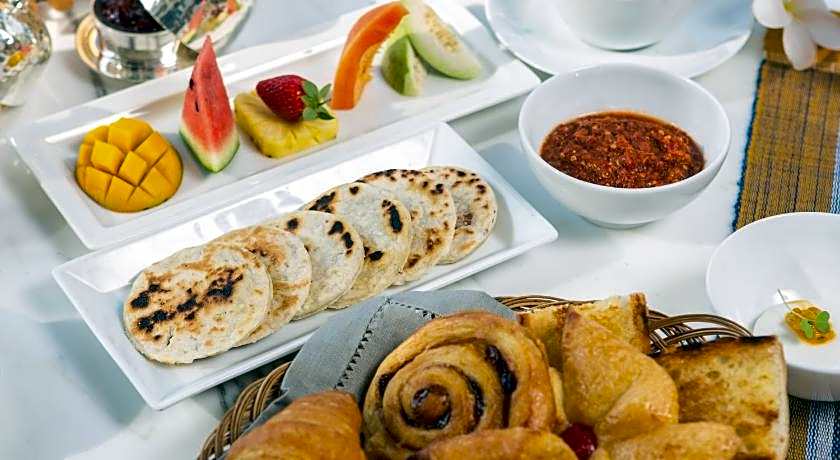 Thambili House by Edwards Collection