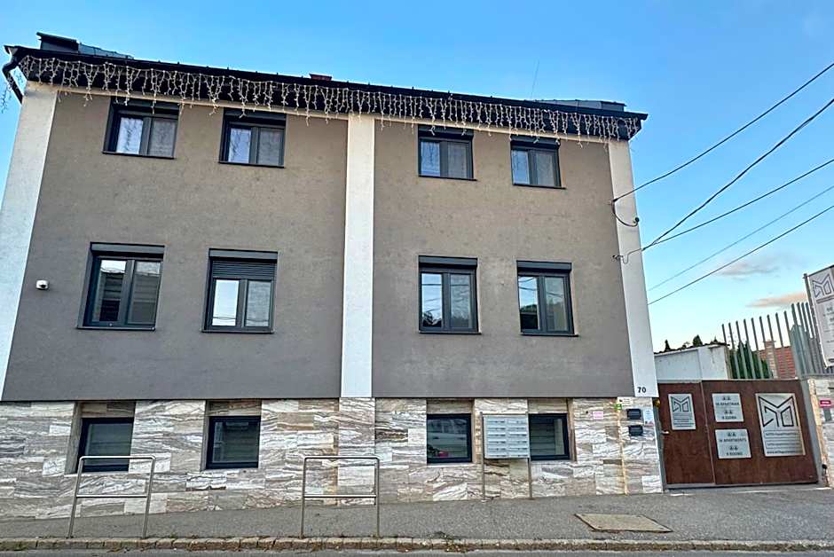 M70 Apartmanház