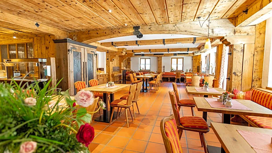 Aktivhotel & Gasthof Schmelz Ihr familienfreundliches Urlaubs Hotel mit Wellness Hallenbad, Alpensauna neu ab Februar 2026 Chiemgau Karte