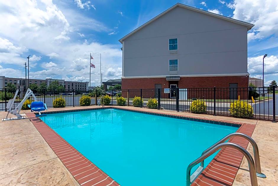 La Quinta Inn & Suites by Wyndham Oxford - Anniston